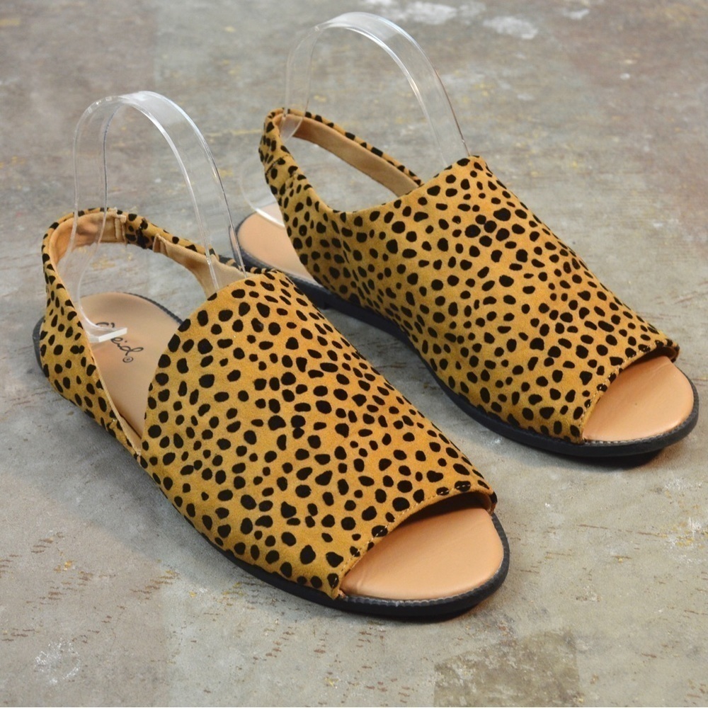 NWOT Qupid Cheetah Print Faux Suede‎ Open Toe Flat Sling Back Sandals, Size 9